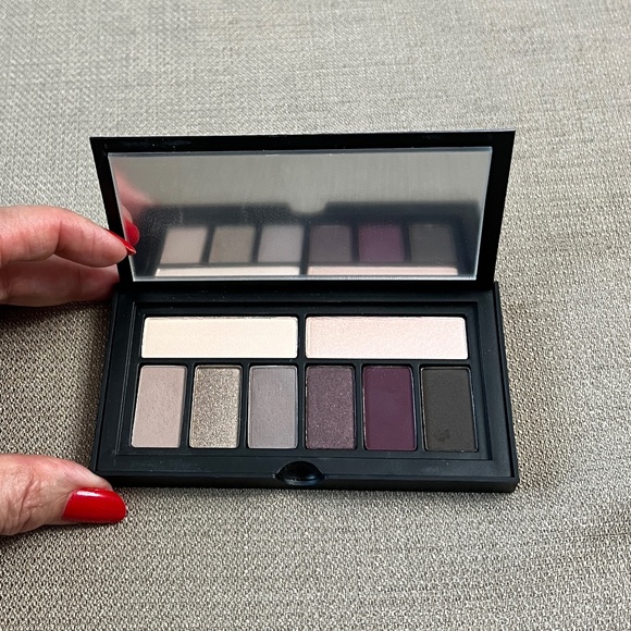 SMASHBOX Cover Shot Sultry Eyeshadow Palette - Limited Edition NEW! - Picture 3 of 5